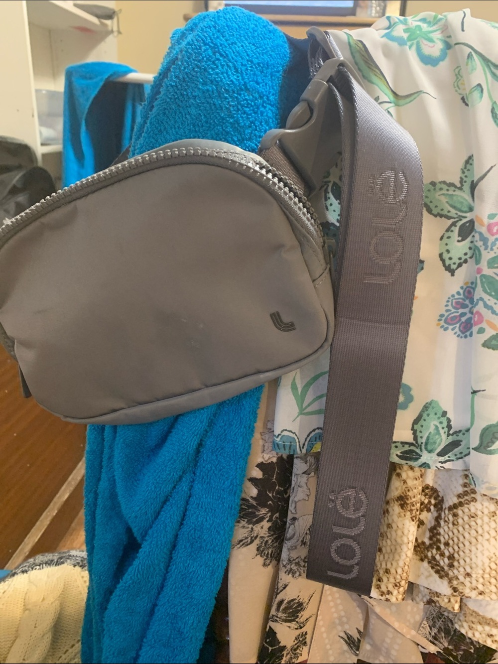 Lole Men's Gray Sling Belt Bag with Logo Strap